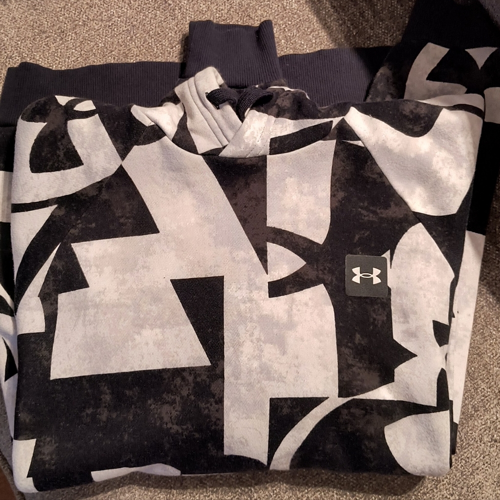 Men's small under armour hoodie